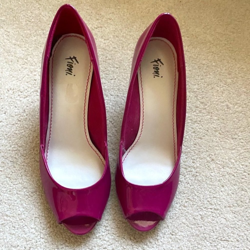 Magenta/Fuscia Peep Toe Pump Size 7